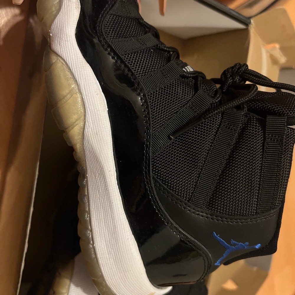 Retro Jordan 11 space jam